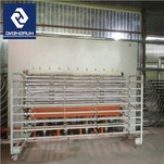 Stroj za stiskanje visokosijajnih laminatov